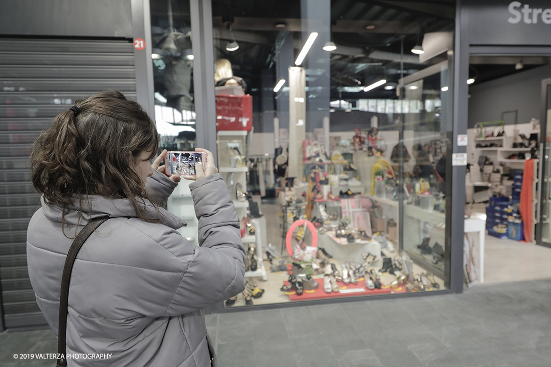 _G3I1341 copia.jpg - 13/04/2019. Torino. Apertura , nell'ex Palazzo Fuksas, del Mercato Centrale nel quartiere di Porta Palazzo, da un'idea di Umberto Montano imprenditore della ristorazione. Nella foto negozi del secondo piano dedicati all'abbigliamento